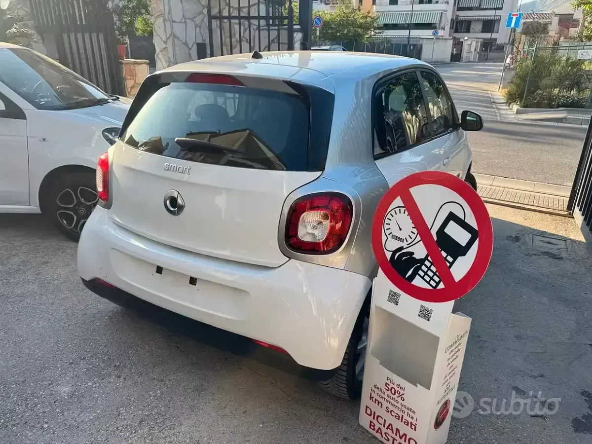 Usata Smart ForFour Passion 71 CV (52 kW) 2016 Bianco Utilitaria