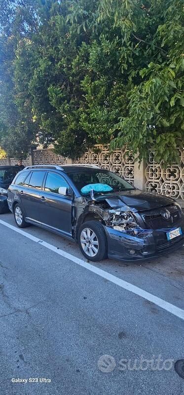 Blu Usata 2007 Toyota Avensis Station wagon | 1200 € - Immagine 1/4