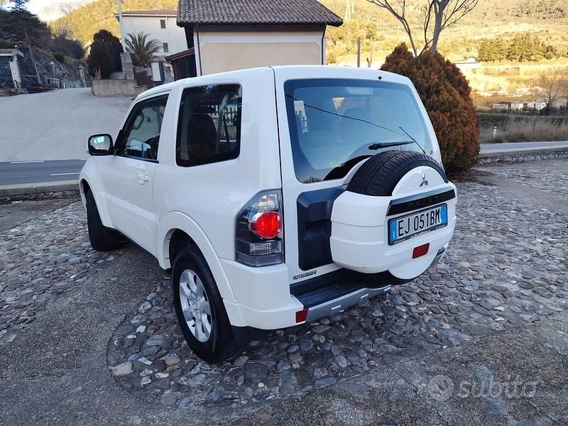 Usata Mitsubishi Pajero 200 CV (147 kW) 2011 Bianco SUV