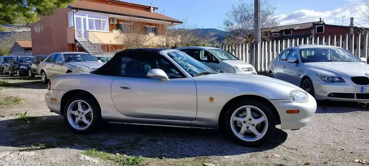 Usata Mazda MX5 110 CV (80 kW) 1998 Argento Cabrio