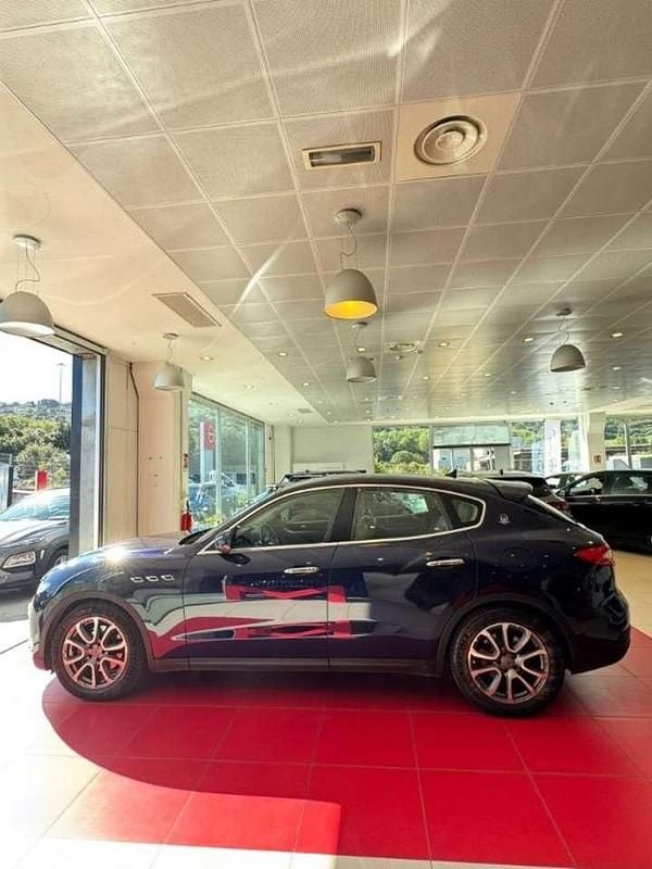 Usata Maserati Levante GranLusso 275 CV (202 kW) 2017 Blu SUV