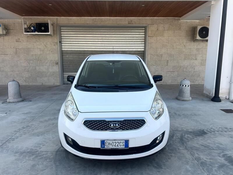 Bianco Usata 2011 Kia Venga Due volumi | 3499 € (Buon prezzo) - Immagine 1/4