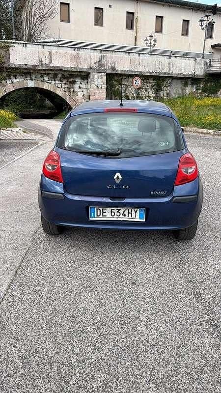 Usata Renault Clio II Dynamique 68 CV (50 kW) 2007 Berlina