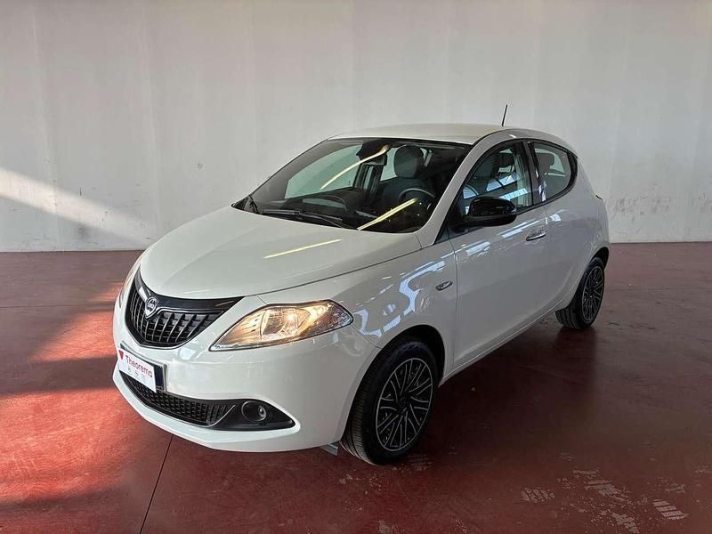 Usata Lancia Ypsilon Silver 69 CV (50 kW) 2024 Bianco neve Utilitaria
