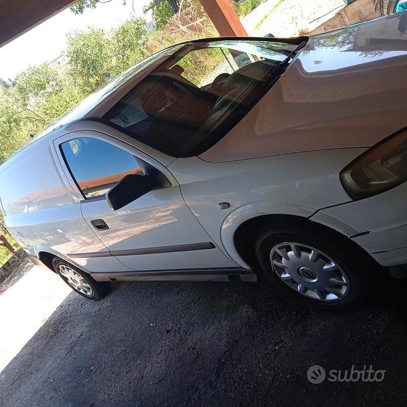 Usata Opel Astra 75 CV (55 kW) 2001 Bianco