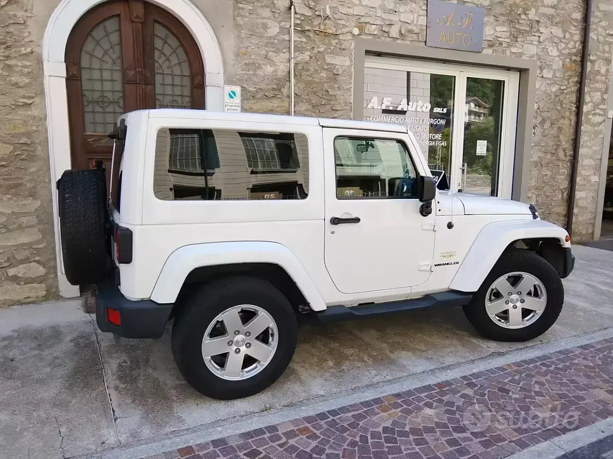 Usata Jeep Wrangler Sahara 200 CV (147 kW) 2012 Bianco SUV