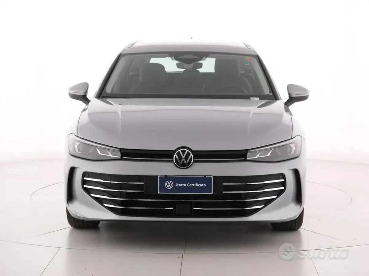 Usata VW Passat Business 150 CV (110 kW) 2024 Grigio Station wagon