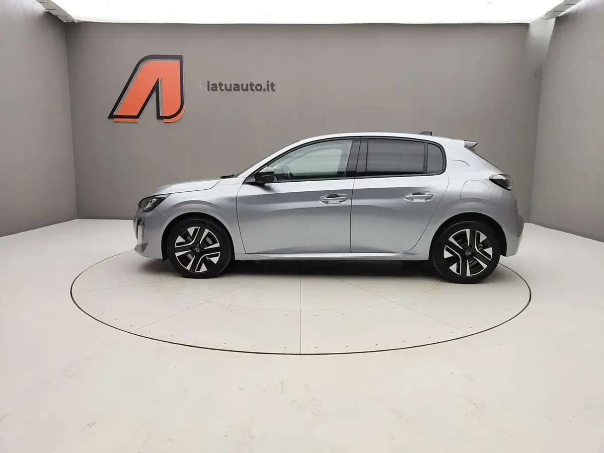 Usata Peugeot 208 Allure 101 CV (74 kW) 2025 Grigio artense Utilitaria
