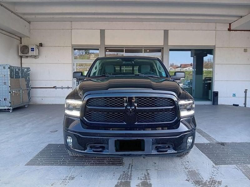 Usata RAM 1500 401 CV (294 kW) 2022 Nero Pick-up
