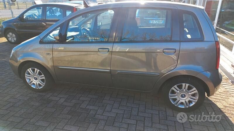 Usata Fiat Idea Dynamic 95 CV (69 kW) 2006 Oro Monovolume