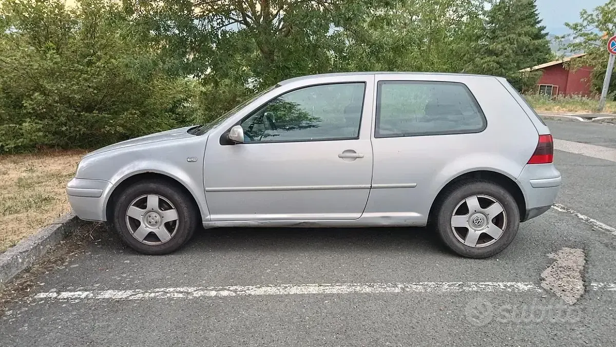 Usata VW Golf IV 116 CV (85 kW) 2000 Grigio Berlina