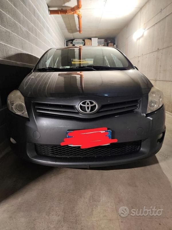 Usata Toyota Auris 90 CV (66 kW) 2010 Grigio Utilitaria
