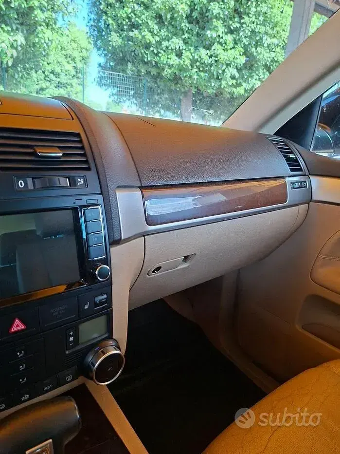 Usata VW Touareg 174 CV (127 kW) 2007 Nero SUV