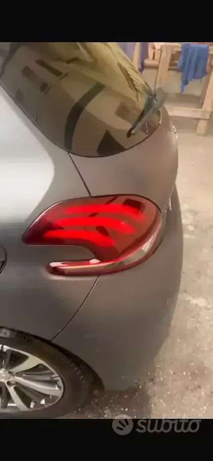 Usata Peugeot 208 Allure 100 CV (73 kW) 2016 Grigio Utilitaria
