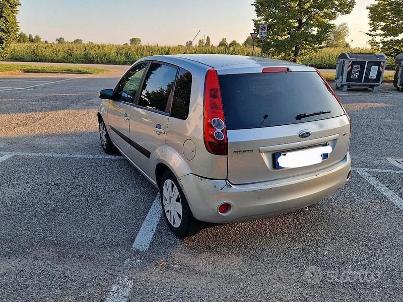 Usata Ford Fiesta 68 CV (50 kW) 2007 Berlina