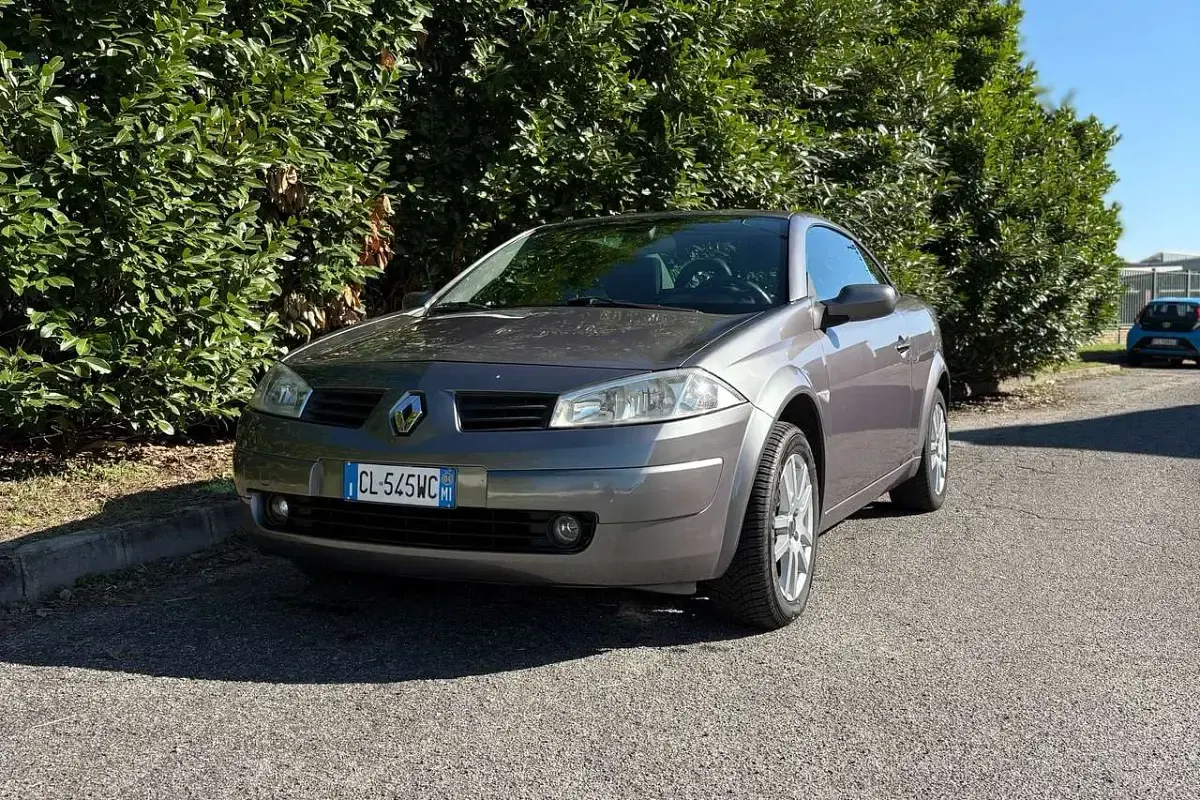 Usata Renault Mégane Cabriolet 135 CV (99 kW) 2004 Grigio Cabrio