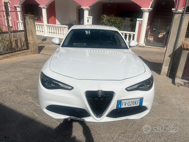 Usata Alfa Romeo Giulia Super 150 CV (110 kW) 2017 Bianco Berlina