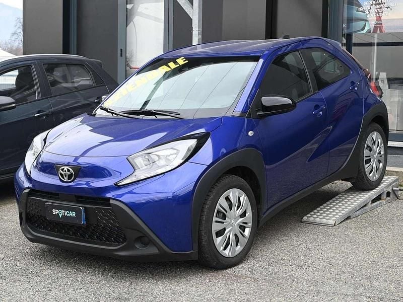 Usata Toyota Aygo X Active 72 CV (52 kW) 2025 Blu/azzurro SUV