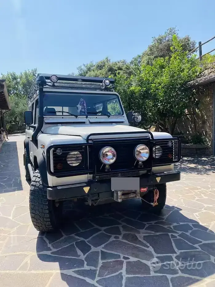 Usata Land Rover Defender 122 CV (89 kW) 2001 Bianco Cabrio
