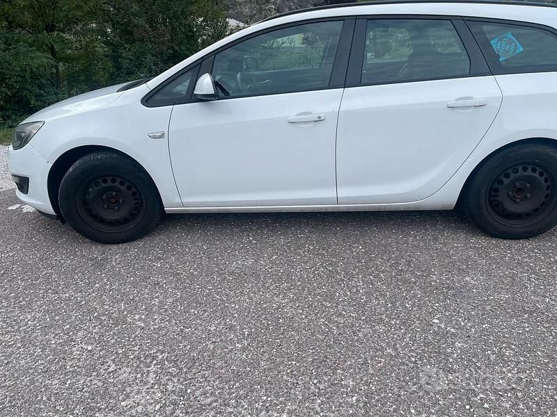 Usata Opel Astra 110 CV (80 kW) 2014 Station wagon