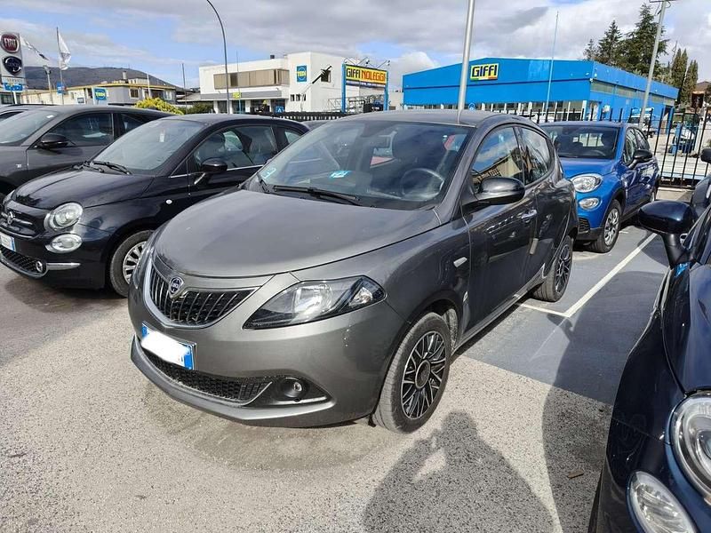 Usata Lancia Ypsilon S 69 CV (50 kW) 2024 Grigio Utilitaria