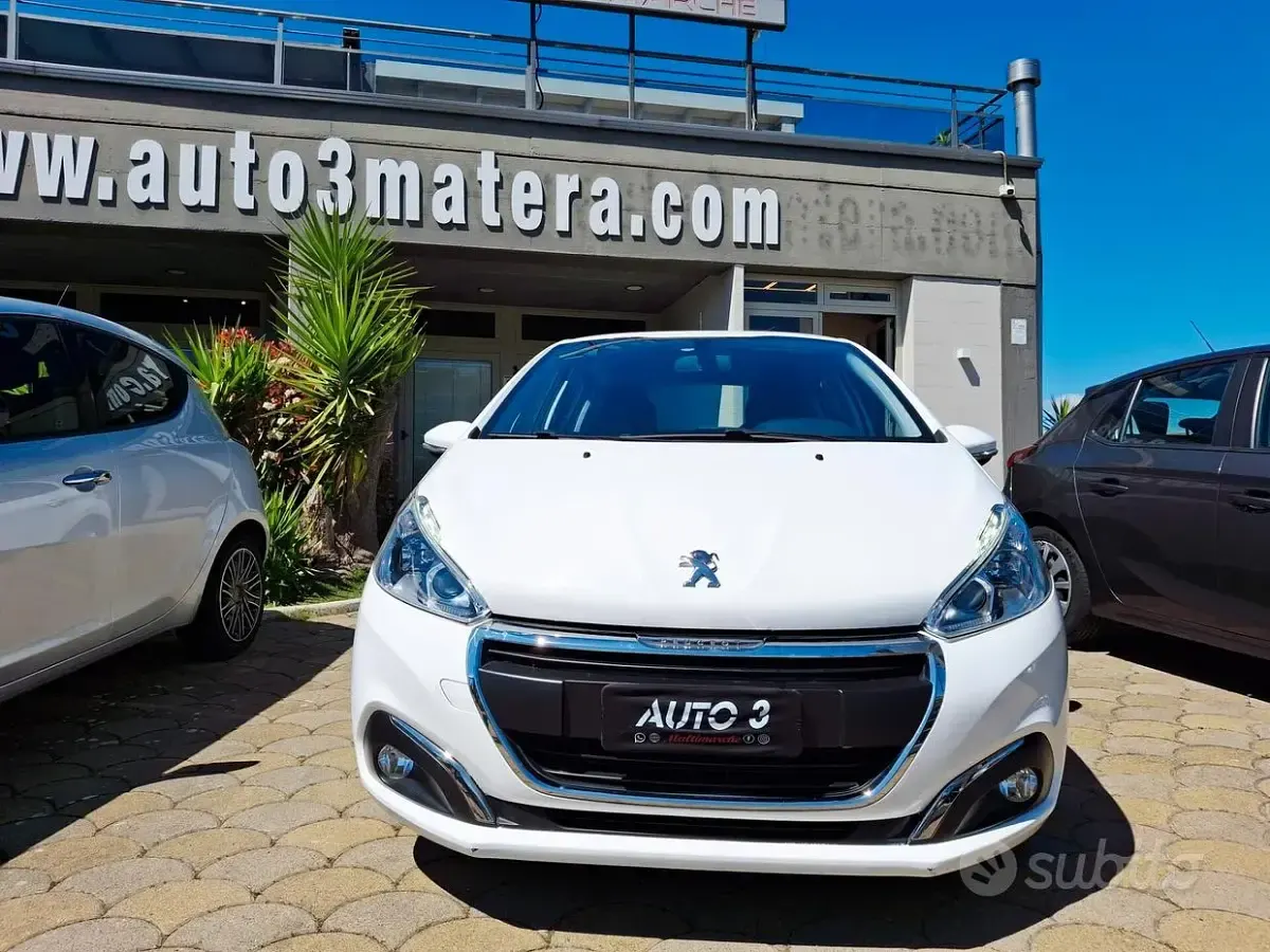 Usata Peugeot 208 Active 75 CV (55 kW) 2019 Bianco Utilitaria