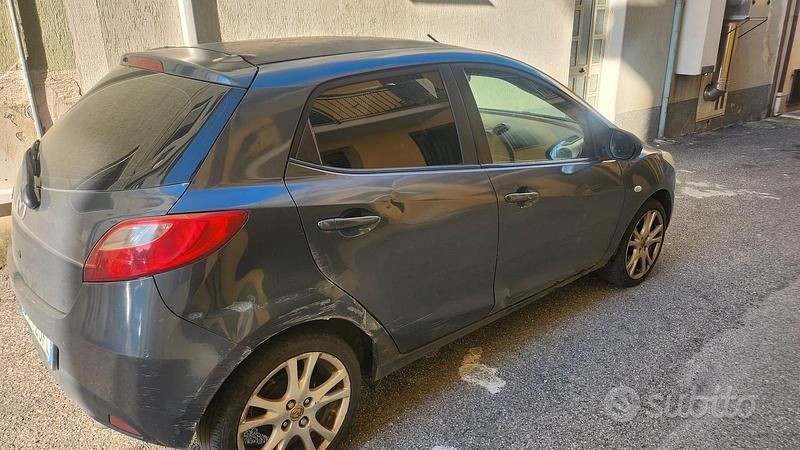 Usata Mazda 2 68 CV (50 kW) 2008 Grigio Utilitaria