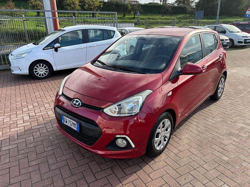 Rosso Usata 2014 Hyundai i10 Due volumi | 4500 € (Buon prezzo) - Immagine 1/4