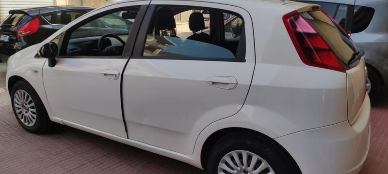 Usata Fiat Grande Punto Emotion 90 CV (66 kW) 2009 Bianco Utilitaria