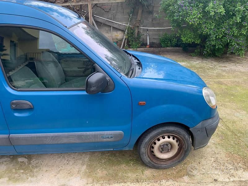 Usata Renault Kangoo 57 CV (41 kW) 2004 Monovolume