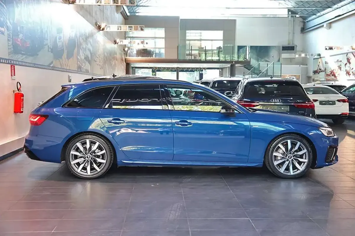 Usata Audi A4 S-Line 204 CV (150 kW) 2023 Blu/azzurro Station wagon