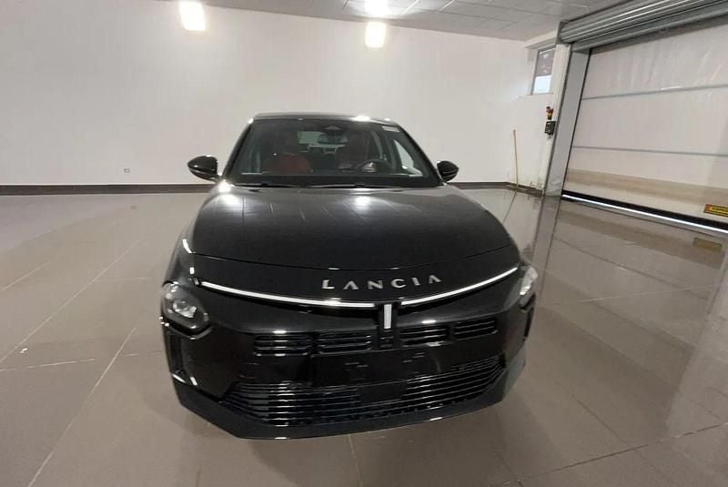 Usata Lancia Ypsilon 101 CV (74 kW) 2025 Nero Utilitaria