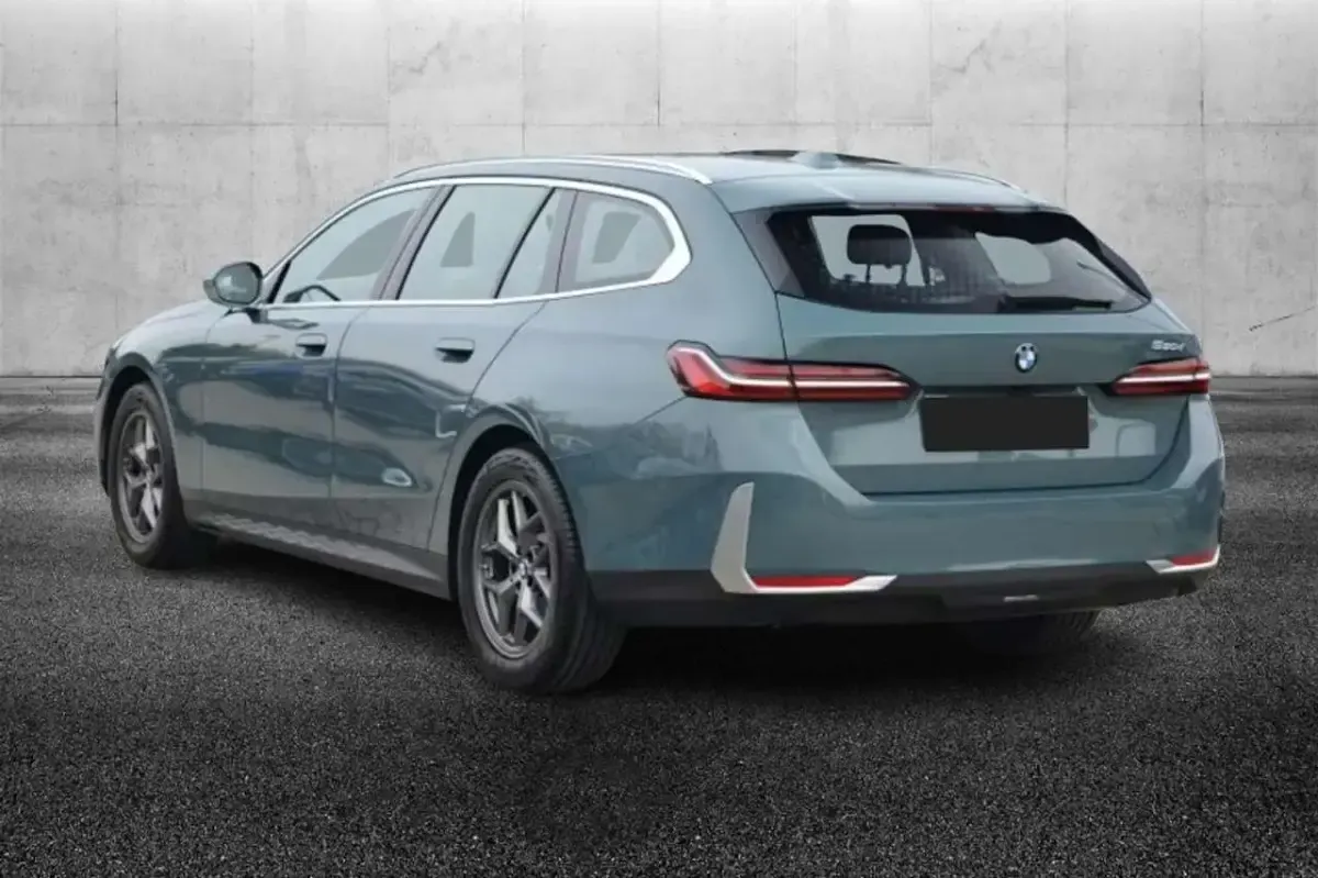 Usata BMW 520 197 CV (144 kW) 2025 Verde Station wagon
