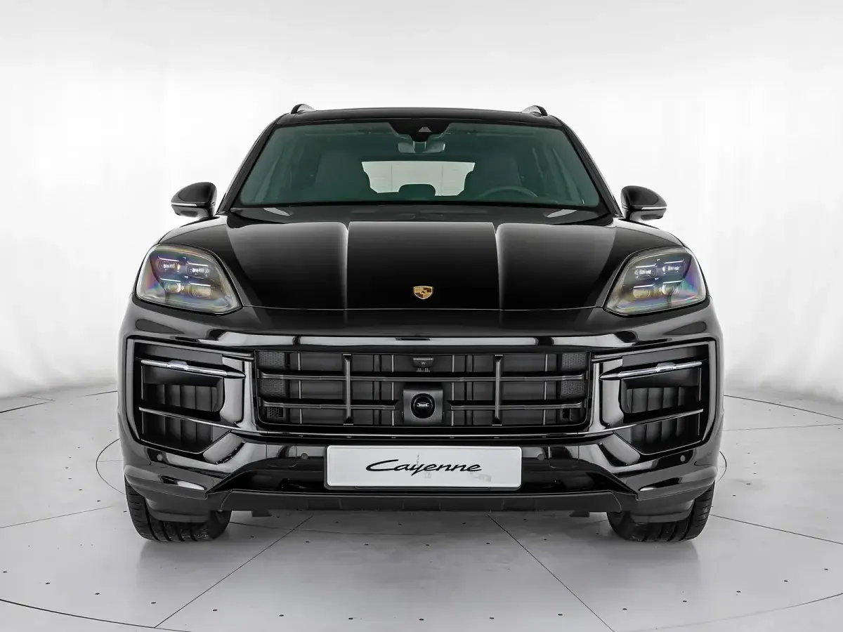 Nuova Porsche Cayenne Black Edition 2026 Nero cromite metallizzato SUV