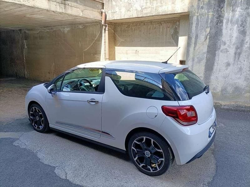 Usata DS Automobiles DS3 So Chic 75 CV (55 kW) 2016 Bianco Berlina