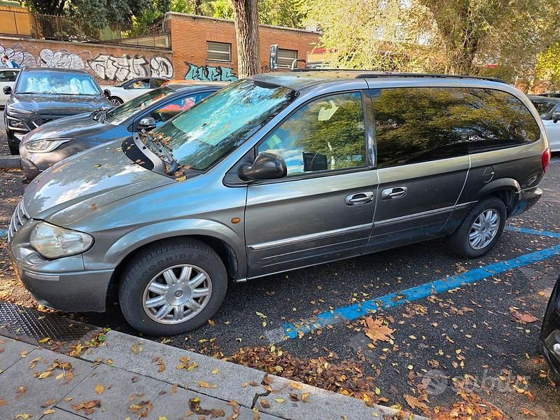 Usata Chrysler Grand Voyager 150 CV (110 kW) 2006 Grigio Monovolume