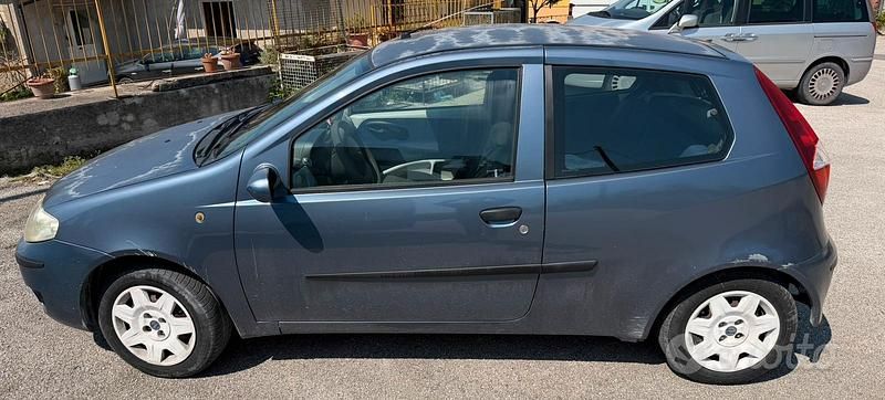 Usata Fiat Punto 69 CV (50 kW) 2004 Utilitaria