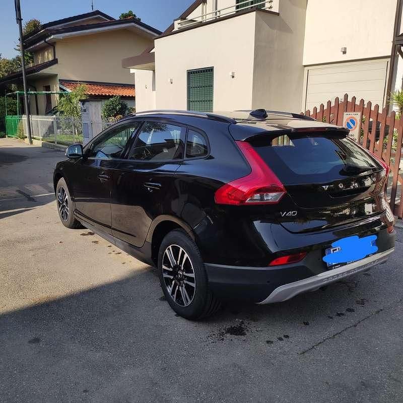 Usata Volvo V40 CC 120 CV (88 kW) 2017 Nero Station wagon