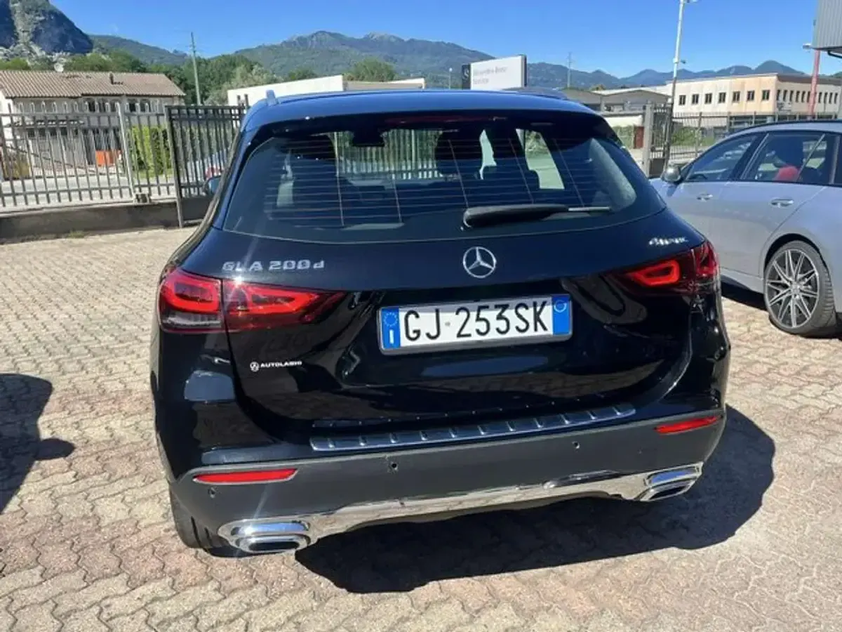 Usata Mercedes GLA200 150 CV (110 kW) 2022 Nero SUV