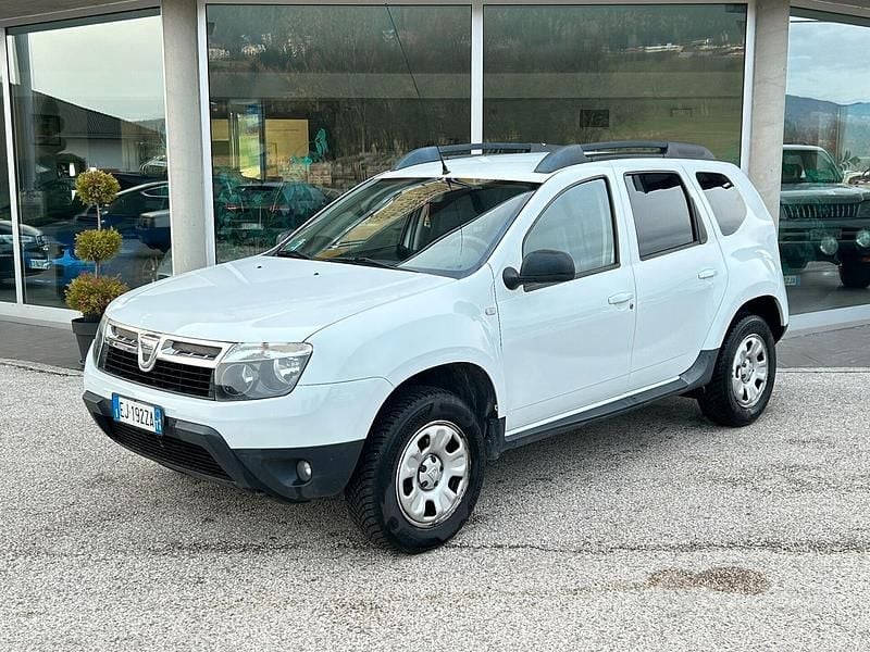 Bianco Usata 2012 Dacia Duster Ambiance Station wagon | 7800 € (Buon prezzo) - Immagine 1/4