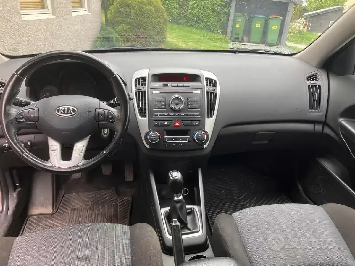 Usata Kia Ceed LX 90 CV (66 kW) 2010 Grigio Utilitaria