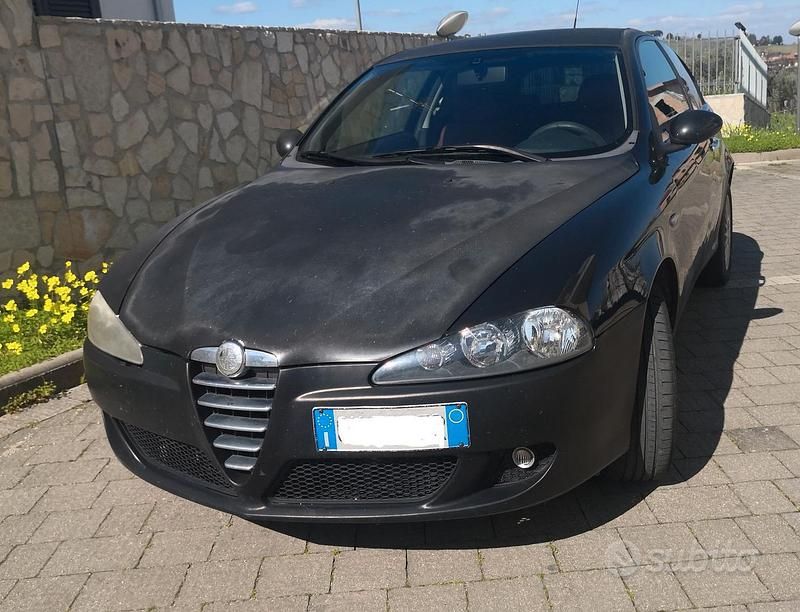 Nero Usata 2005 Alfa Romeo 147 Due volumi | 900 € (Buon prezzo) - Immagine 1/4