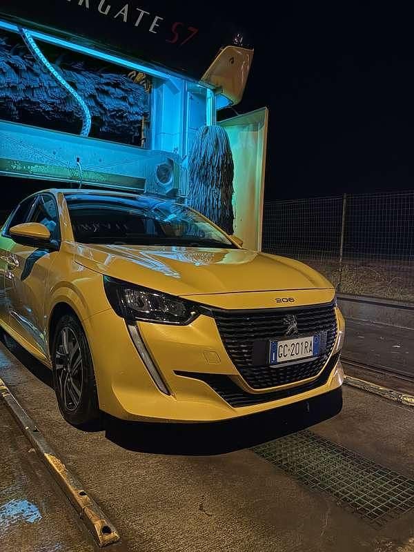 Usata Peugeot 208 Allure 101 CV (74 kW) 2021 Giallo Utilitaria