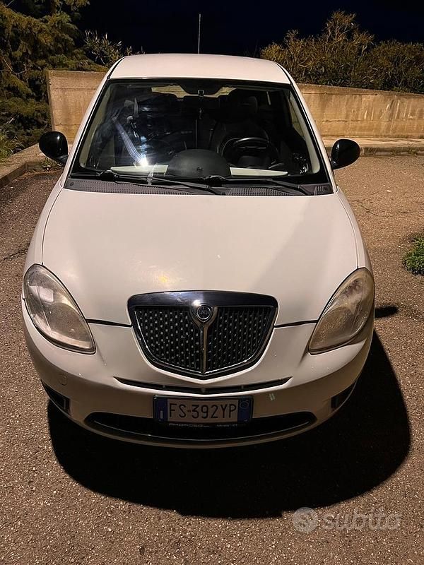 Usata Lancia Ypsilon 75 CV (55 kW) 2011 Bianco Utilitaria