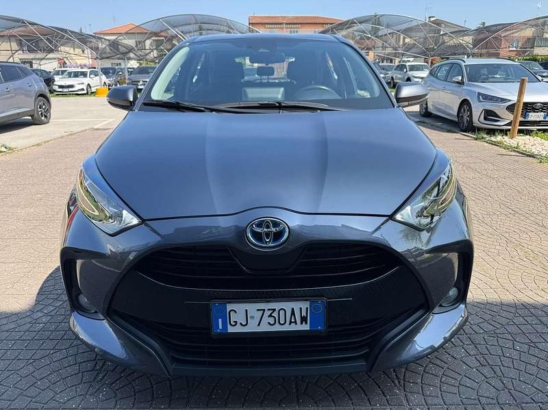 Usata Toyota Yaris Hybrid Active 92 CV (67 kW) 2022 Grigio Berlina