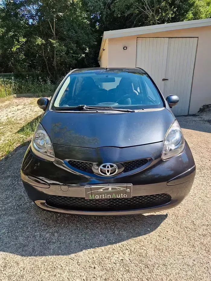 Usata Toyota Aygo 68 CV (50 kW) 2005 Grigio Utilitaria