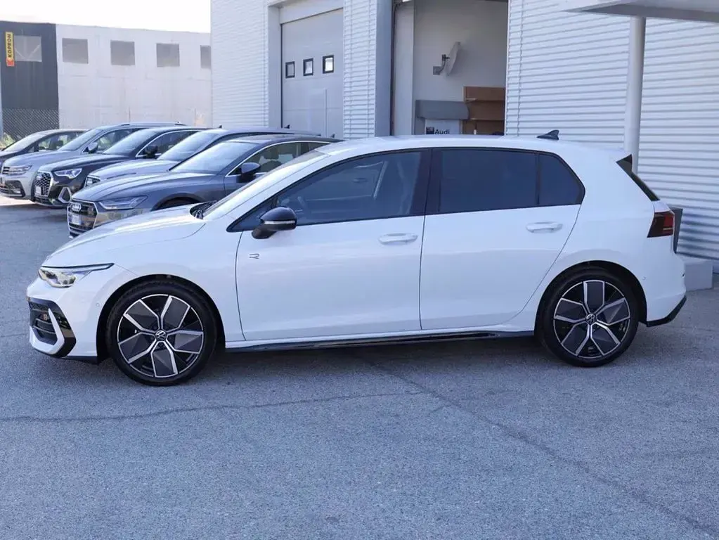 Nuova VW Golf VIII R-line Plus 150 CV (110 kW) 2026 Bianco perlato Berlina