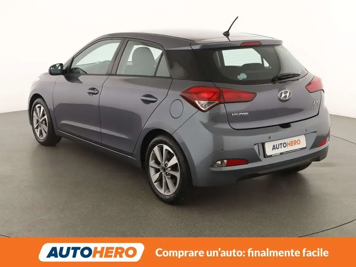 Usata Hyundai i20 Comfort 84 CV (61 kW) 2016 Argento Utilitaria
