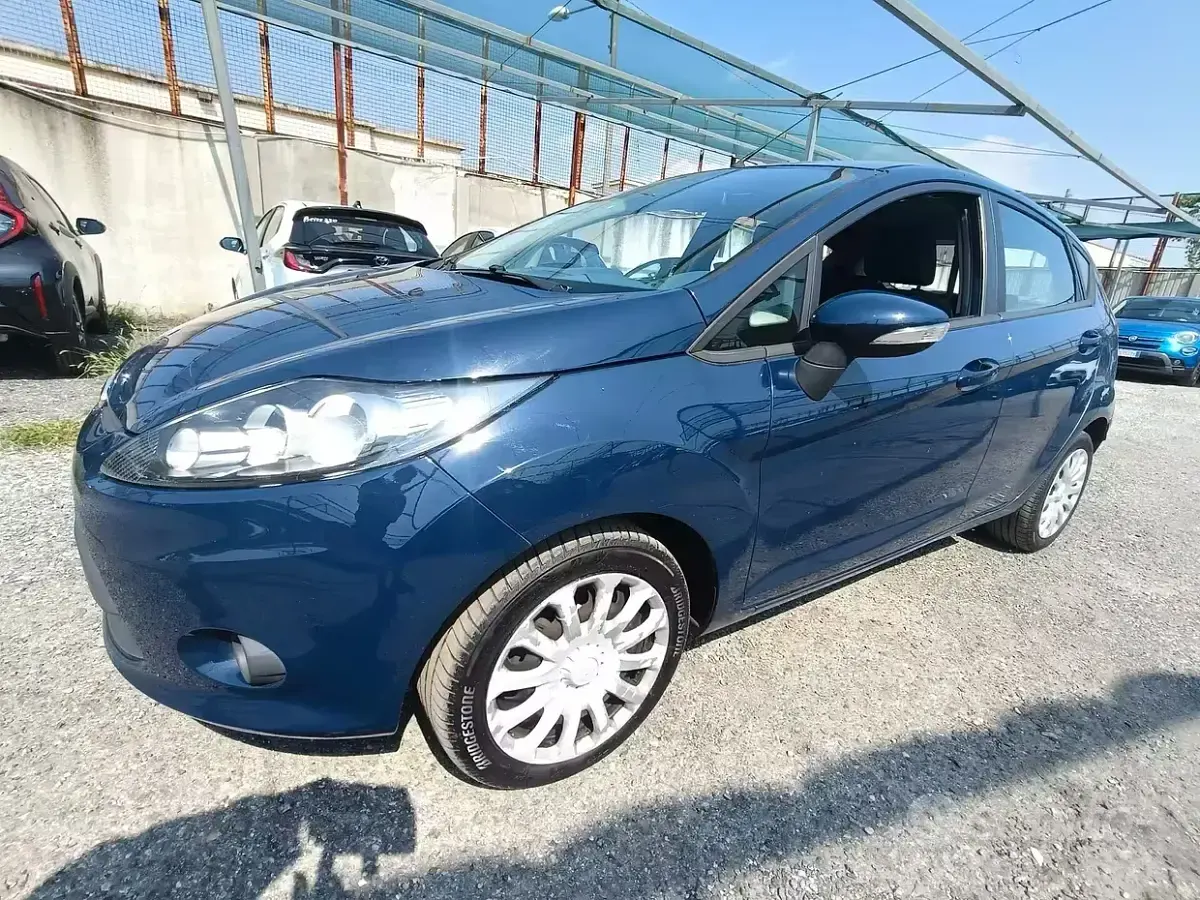 Usata Ford Fiesta 82 CV (60 kW) 2010 Bluazzurro Berlina