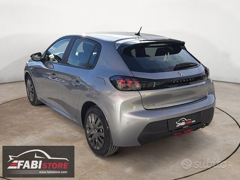 Usata Peugeot 208 Allure 101 CV (74 kW) 2023 Grigio Utilitaria